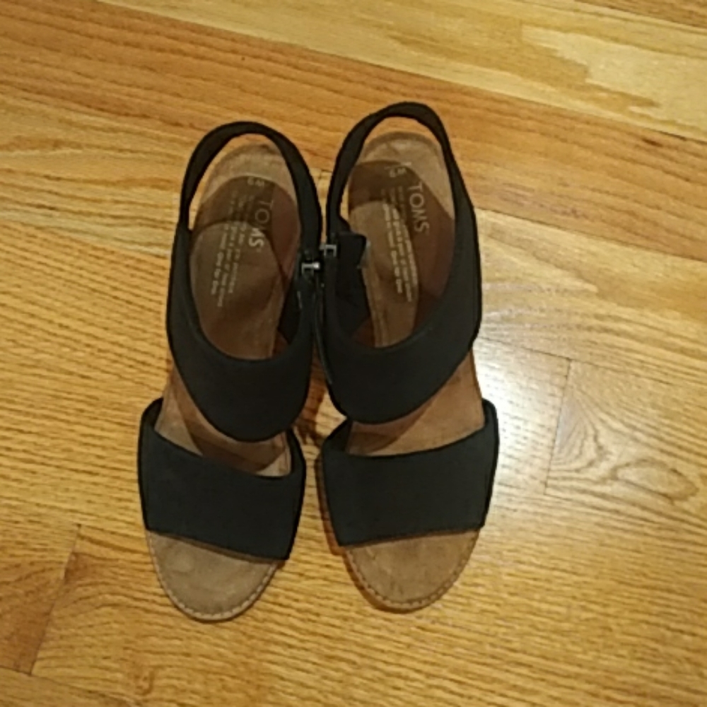 Tom's sandals
